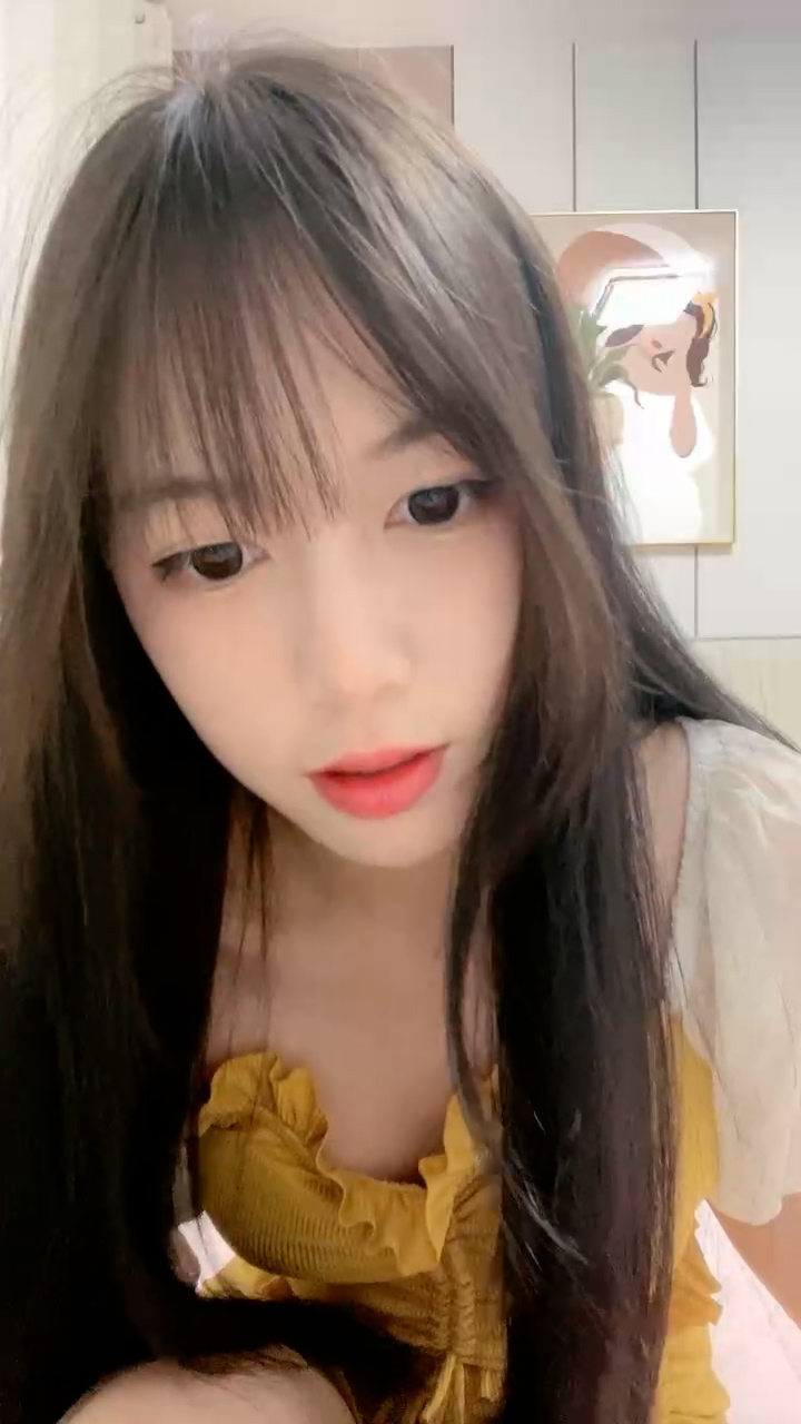 文静颜值美少女！就被操过一次！女仆情趣装诱惑，美臀粉穴翘起，特写跳蛋震穴，搞得受不了