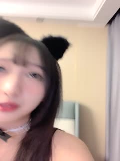 丢男人的脸给骚萝莉舔脚被虐待