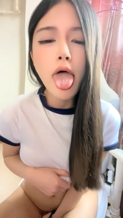 极品尤物网红女神！近期下海！9分颜值一对豪乳，撩起衣服揉奶子，跳蛋塞入骚穴，拉扯娇喘呻吟不断