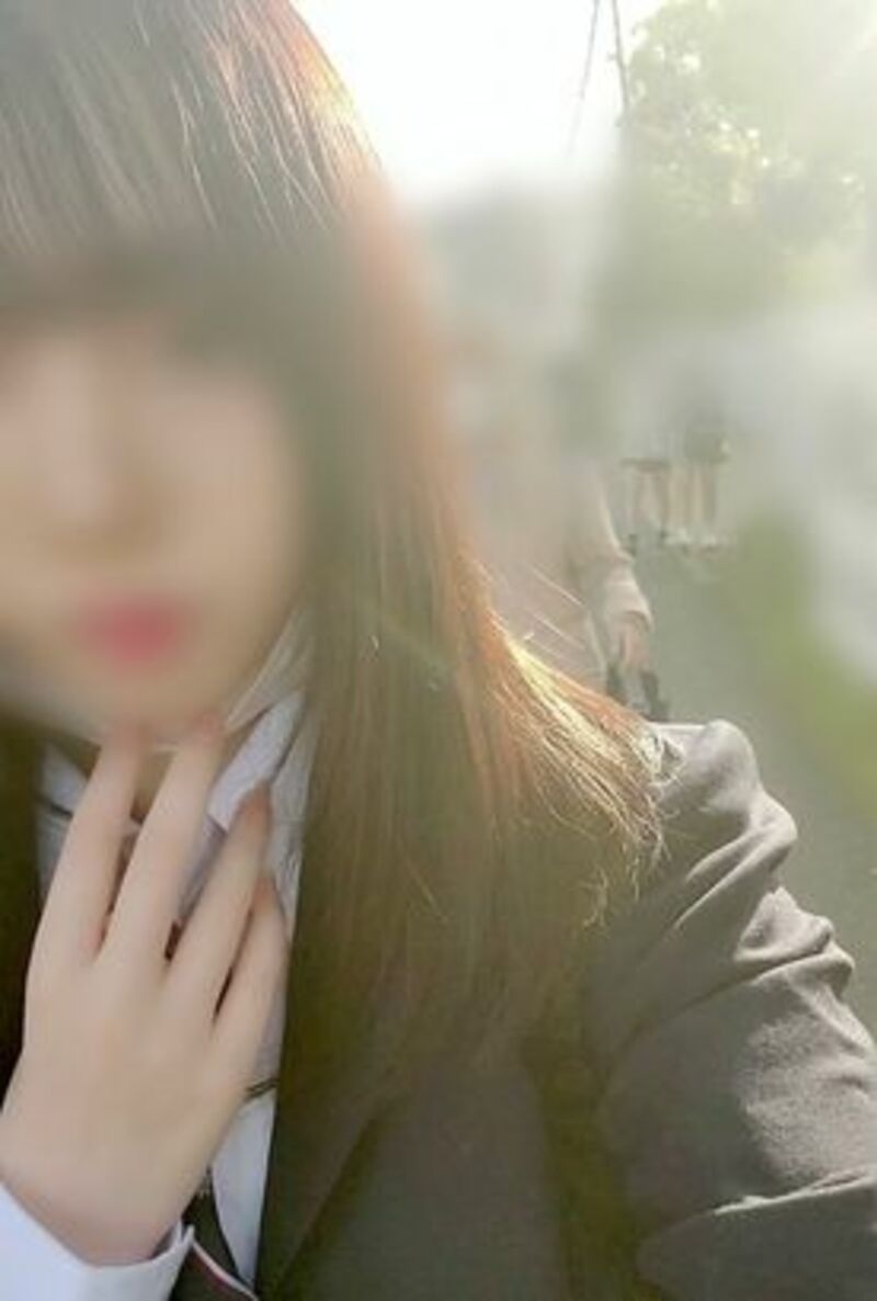 FC2精品无码PPV-2970997 【個人】現役高〇3〇生 学校までお迎え 我慢出来ずに学校前フェラ&ホテルで初めて