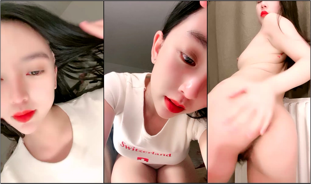来自红十字的极品诱惑,颜值高身材好完美露脸大秀直播,跟狼友撩骚脱光撅着屁股掰开逼逼给狼友看道具抽插